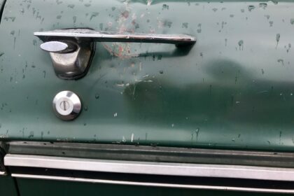 Ein hochwertiges Türschloss des Herstellers Meat & Doria, Modell 31225 I, das für langlebige Sicherheit und zuverlässigen Schutz am Auto sorgt.