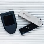 Sicheres Ledger Nano X Krypto-Wallet, schützt Ersparnisse vor Hacks.