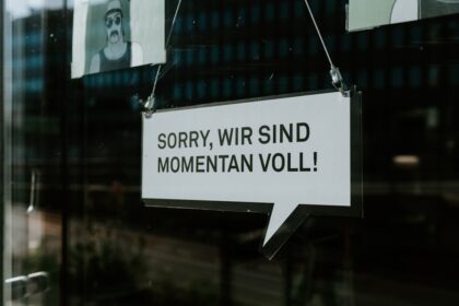 SumUp Solo 4G mobiles Kartenterminal mit Ladestation – unabhängiges Bezahlen spart Gebühren.