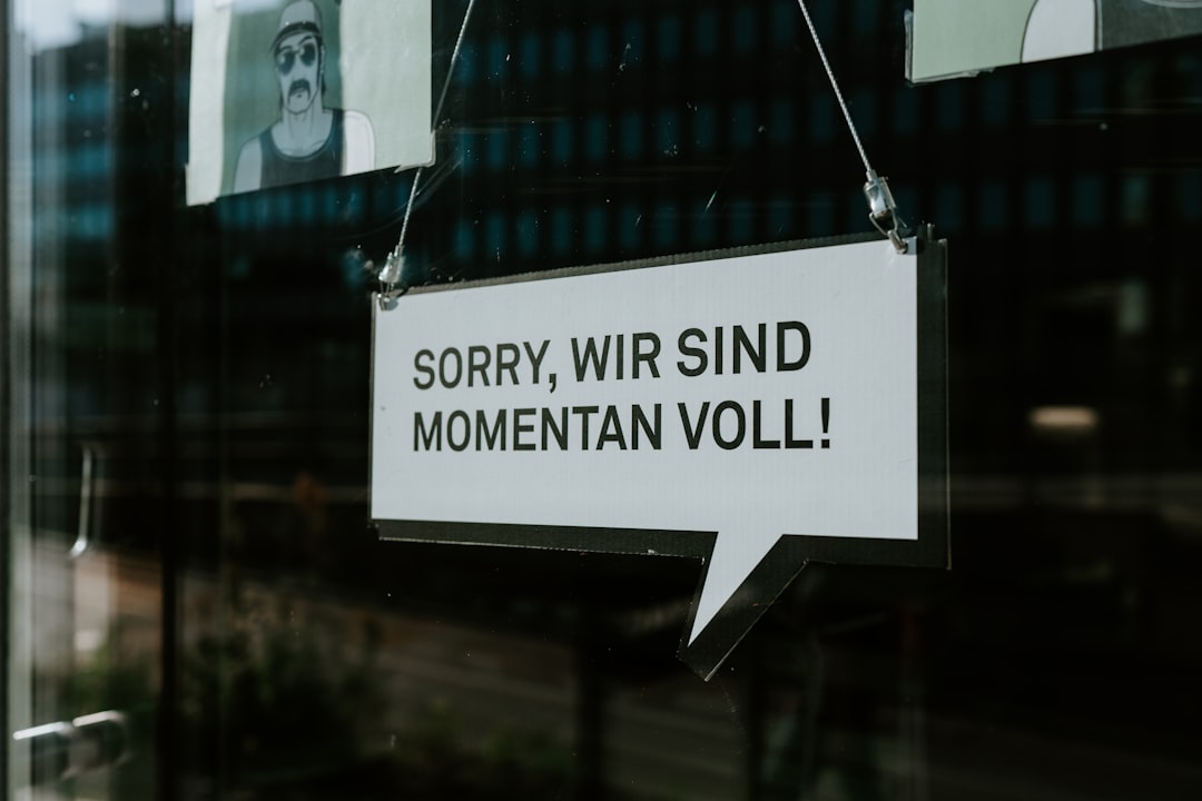SumUp Solo 4G mobiles Kartenterminal mit Ladestation – unabhängiges Bezahlen spart Gebühren.