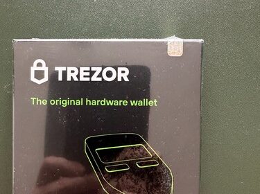 Trezor Model Hardware Wallet für Kryptos